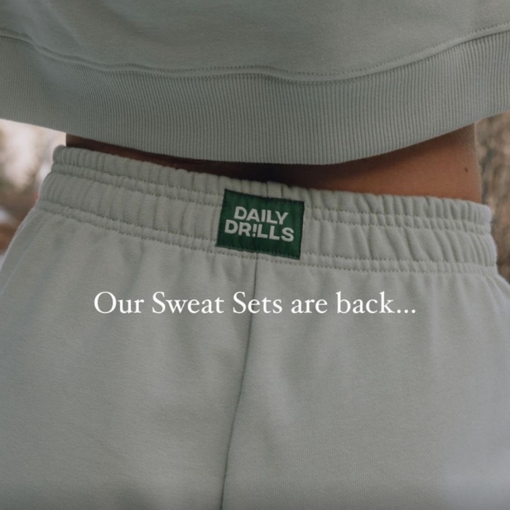 Daily Drills Set of Mint Green “Dew”  Cropped Reversible Sweatshirt & Joggers - Picture 3 of 11